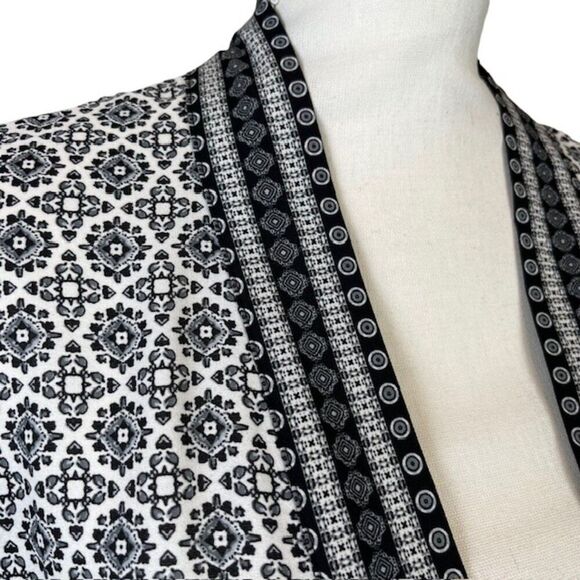 Max Studio Kimono Black and White Medallion Print Small (Will Fit Many Sizes) - Picture 3 of 12